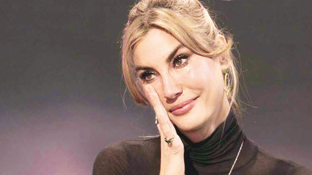 Çağla Şıkelin gözyaşları: O anı unutmak isterdim