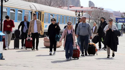 İran’a saldırı Van turizmini etkiledi; otellerdeki doluluk yüzde 10a düştü İran’a saldırı Van turizmini etkiledi; otellerdeki doluluk yüzde 10a düştü