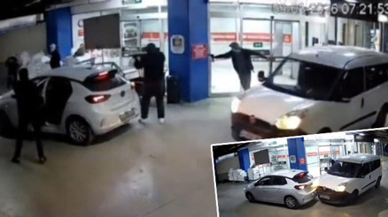 24 milyon TL’yi bir dakikada çaldılar: Kaçarken panik olup araçları ile birbirlerine çarptılar