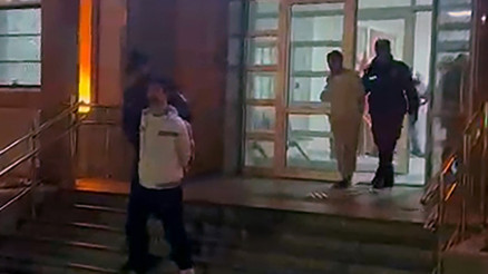 Adanada firari hükümlü baba ile 2 oğlu, yangın merdiveninde yakalandı