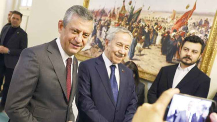 Özel’den Arınç’a ziyaret