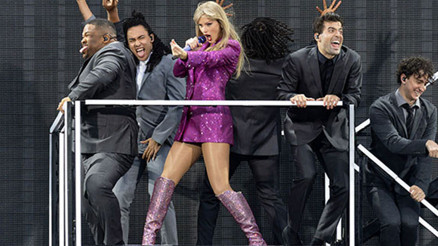 Adeta para basıyor… Ünlü şarkıcının serveti 2 milyar dolara yükseldi Adeta para basıyor… Ünlü şarkıcının serveti 2 milyar dolara yükseldi