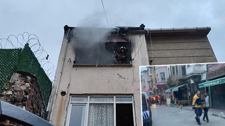 Son dakika... Fatihte 2 katlı binada yangın 1 kişi hayatını kaybetti, 5 kişi yaralandı