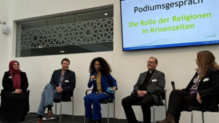 Almanyada Kriz Dönemlerinde Dinlerin Rolü diyalog toplantısı