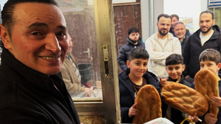 Lehrte’de Ramazan pidesi kuyruğu