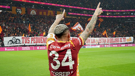 Galatasaray taraftarından, Lucas Torreiraya anlamlı pankart