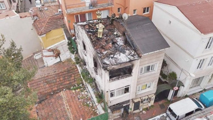 İkinci katta alev kapanı…. Can havliyle aşağıya atladılar, 5 yaralı 1 ölü