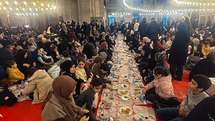 İstanbulda çocuk iftarı programı düzenlendi