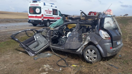 Babasından izinsiz alıp, kuzenleriyle gezintiye çıktığı otomobil TIR’a çarptı: 1 ölü, 3 yaralı Babasından izinsiz alıp, kuzenleriyle gezintiye çıktığı otomobil TIR’a çarptı: 1 ölü, 3 yaralı