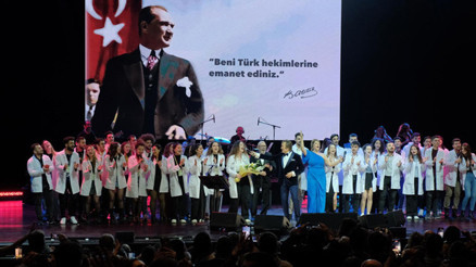 Yaşar’dan Tıp Bayramı’na anlamlı gece; Müzik, Geleceğin Hekimleri Için Yükseliyor