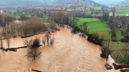 Mardin’de sağanak ve fırtına hayatı olumsuz etkiledi