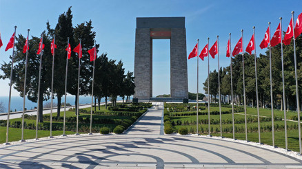 18 Mart Çanakkale Zaferi resmi tatil mi, yarım gün mesai mi 18 Mart 2026 bu yıl hangi güne denk geliyor