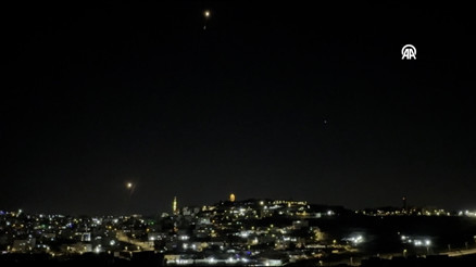 İrandan Laricaninin ölümüne füze dalgasıyla yanıt