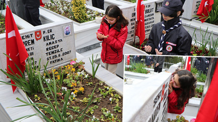 Samsunda yürekleri sızlatan an: Hiç görmediği şehit dayısının fotoğrafını öpüp, defalarca okşadı