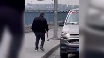 Avcılarda trafik tartışması; aracından çekiçle indi, kamerayı görünce geri döndü