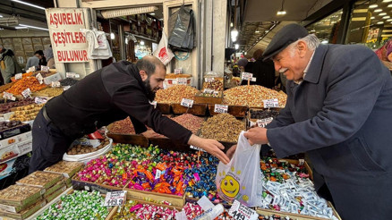 Tezgâhlar renkli telaşlar tatlı