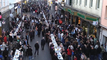 Kölnde Keup caddesinde iftar