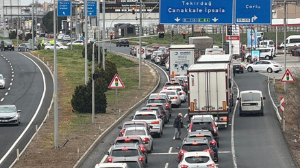 Tatilciler yola çıktı, trafik yoğunluğu başladı | Muğlaya akın ettiler: Bodruma son 24 saatte 25 bin araç giriş yaptı