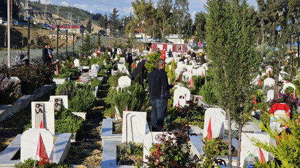Hataydaki deprem şehitliğinde hüzünlü bayram ziyareti Her sene önceki seneden daha acı