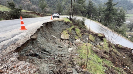 Osmaniye’de kuvvetli yağış Yol çöktü