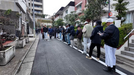 Japonyadaki Tokyo Camiinde bayram namazı yoğun katılım nedeniyle 5 kez kılındı