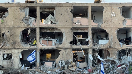 İran misillemesinde vurulan İsrailin güneyindeki Dimona kentinde oluşan yıkım görüntülendi