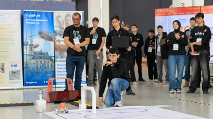 Bursalı öğrenciler robotik yarışmasında dünya ikincisi oldu