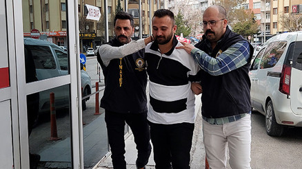 Konyada akılalmaz olay: Babasını boğdu, cansız bedeniyle aynı evde kaldı Konyada akılalmaz olay: Babasını boğdu, cansız bedeniyle aynı evde kaldı