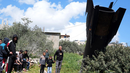 İrandan atılan füzenin parçası Batı Şeriaya düştü