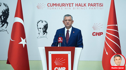 Muhalefeti FETÖ operasyonunun kuyruğuna takan Özgür Özel