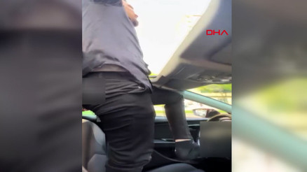 Açılır tavanından çıktığı otomobili ayağıyla kullandı: Yaptığımın yanlış olduğunun farkındayım