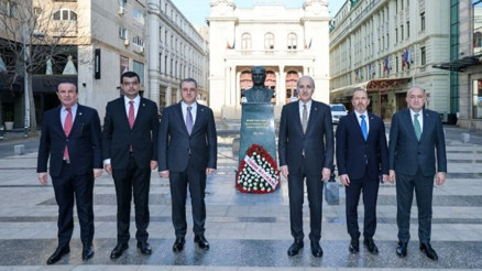 TBMM Başkanı Kurtulmuş, Romanyadaki Atatürk Anıtını ziyaret etti