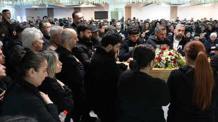 Londra’da öldürülen 18 yaşındaki Berkan Demir’i yüzlerce kişi uğurladı