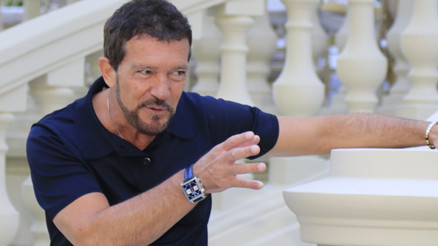 Lüks malikanesi, gösterişli bir kır evi, özel jeti vardı... Kalp krizi ünlü oyuncunun hayatını değiştirdi... Hepsini satıp küçük bir apartman dairesinde gerçek mutluluğu buldu