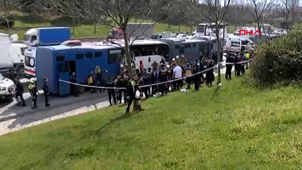 Bağcılarda 4 cezaevi sevk aracı kaza yaptı