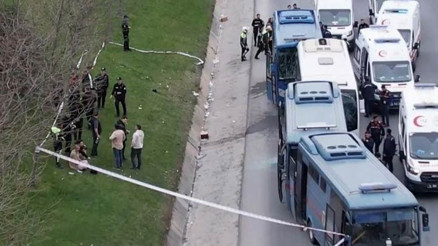 Cezaevi araçları zincirleme kazaya karıştı… 9 tutuklu, 6 jandarma yaralandı Cezaevi araçları zincirleme kazaya karıştı… 9 tutuklu, 6 jandarma yaralandı
