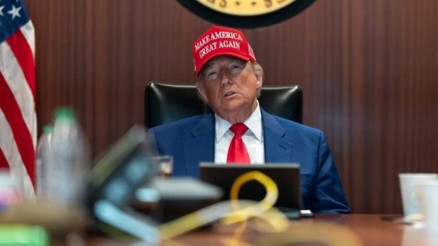 Trump video oyunu gibi savaş izliyor