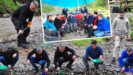 Türkiyenin dört bir yanından gelip altın arıyorlar | Devletin izin verdiği alanlardan topluyoruz