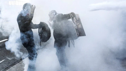 Manhattanda Krallara Hayır protestosunda on binlerce kişi yürüdü