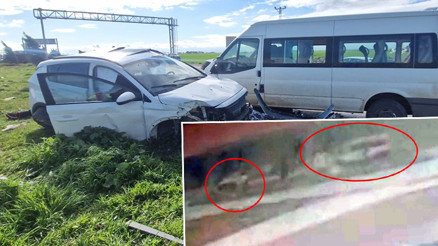 Öğrenci servis minibüsü ile otomobil çarpıştı: 15 yaralı