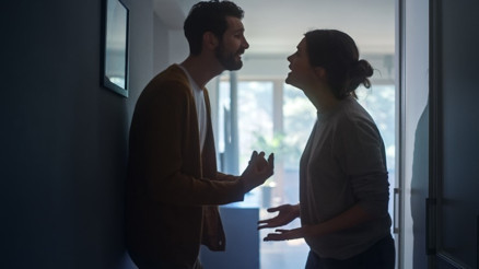 Uzman isim uyardı: Eşe ekonomik şiddet tazminat nedeni