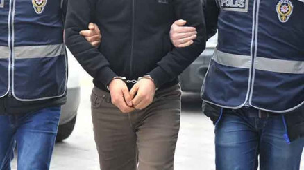 Hasarlı araçların şasi numaralarıyla dolandırıcılık yapan 7 şüpheli tutuklandı