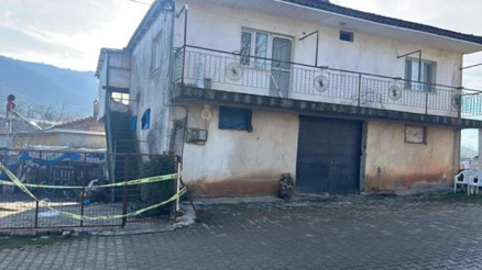 Boşanma aşamasındaki eşinin ailesinin evini bastı