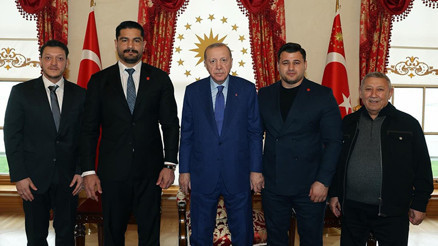 Cumhurbaşkanı Erdoğan, Türkiye Güreş Federasyonu Başkanı Taha Akgül’ü kabul etti