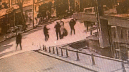 Fatihte silahlı saldırıya uğrayan kurye hayatını kaybetti Dehşet anları kamerada