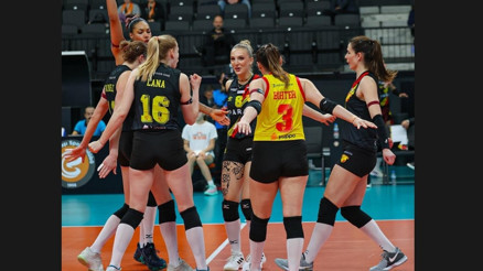 Göz-Göz voleybolda takımı dağıttı