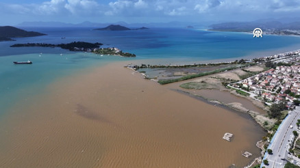 Fethiye ve Marmariste deniz suyunun rengi kahverengi ile turkuaza döndü