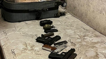 Esenyurtta bir evde adeta cephanelik çıktı… El ve gaz bombası da ele geçirildi