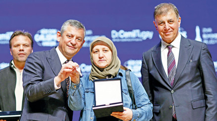 Özel İzmir’de konuştu: En kötü seçilmiş atanmıştan iyidir