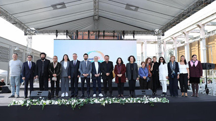 Mutluluğun Bienali kapılarını açtı